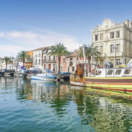 Beautiful In Feriehus Aigues-Mortes
