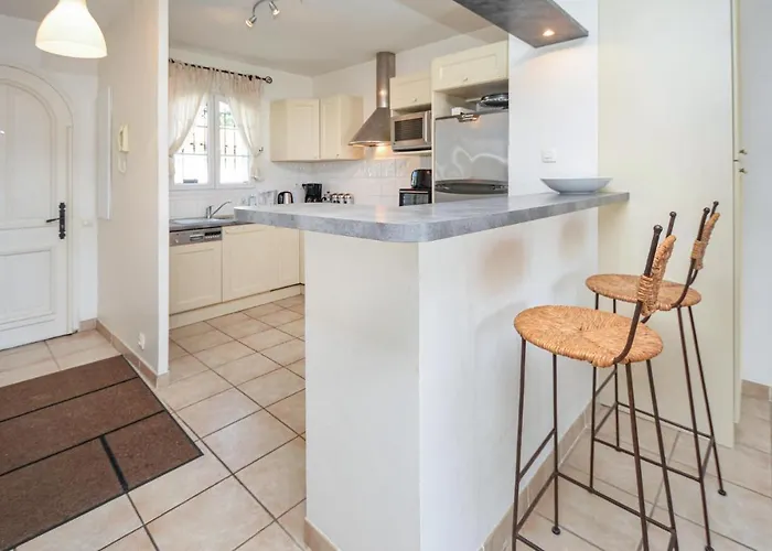 2 Bedroom Cozy In Casa de Férias