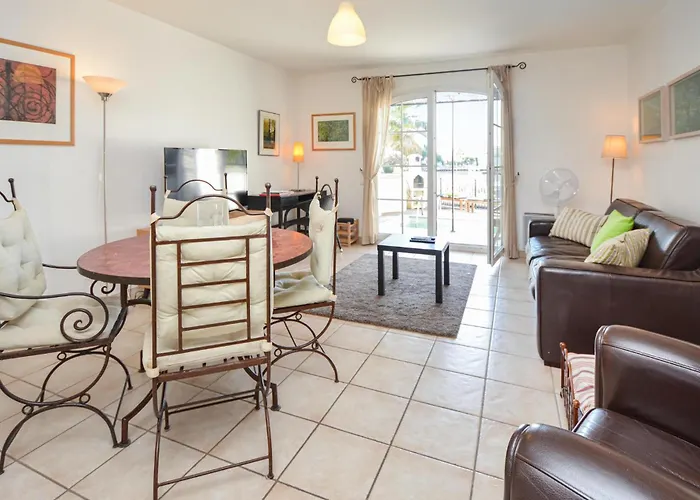 Casa de Férias 2 Bedroom Cozy In Aigues-Mortes