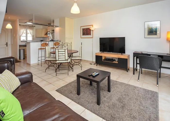 Casa de Férias 2 Bedroom Cozy In Aigues-Mortes