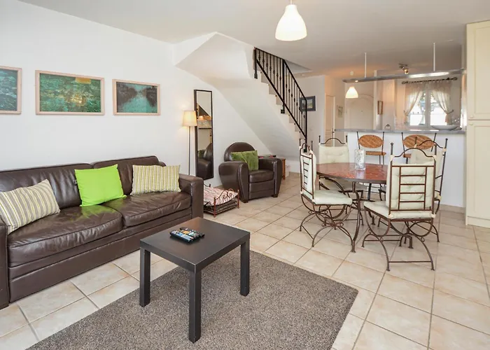 2 Bedroom Cozy In Aigues-Mortes