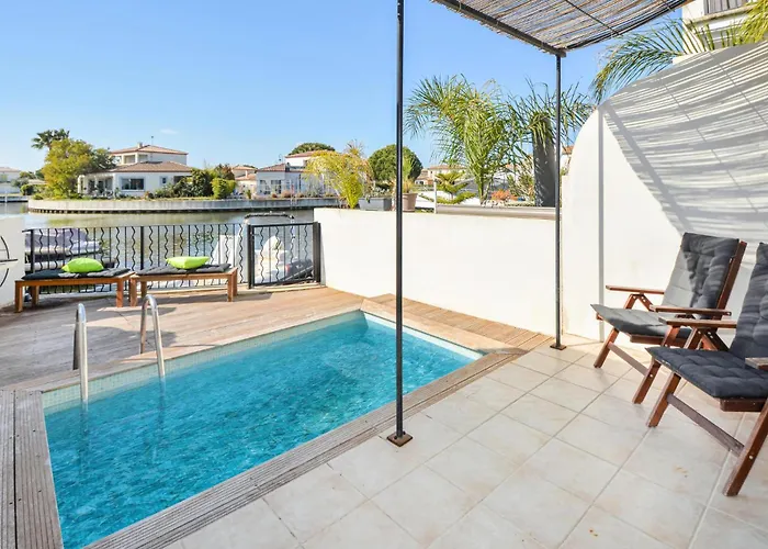 Casa de Férias 2 Bedroom Cozy In Aigues-Mortes